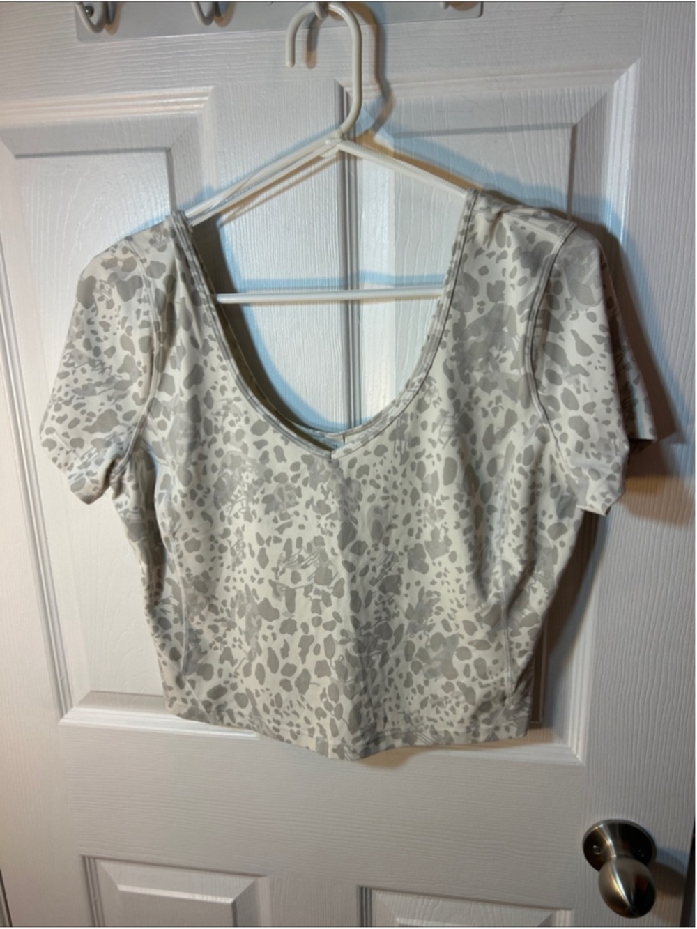 Lululemon Align T-Shirt cheetah Camo Antique White Multi size 12 - Picture 3 of 6